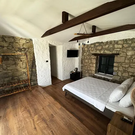 Otel Baba Evi Butik Çeşme